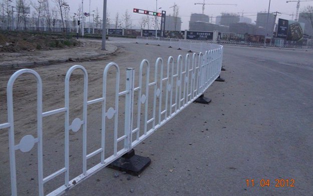 黄埔道路护栏